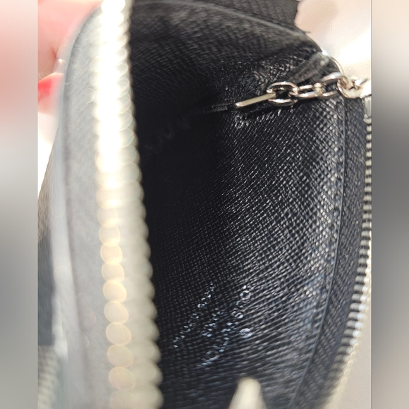 Louis Vuitton Key Pouch - Picture 5 of 7